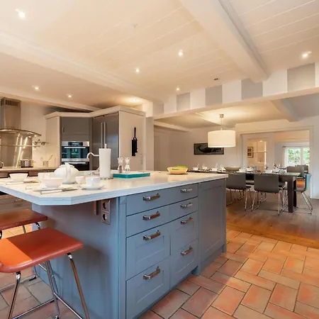 Holsteinhof نيبلوم