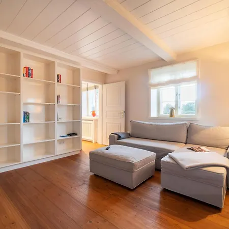 Holsteinhof بيت للعطل *